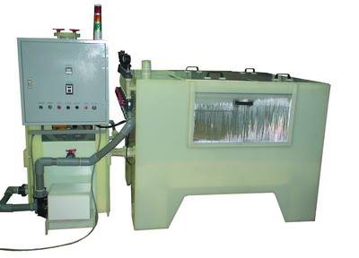 型 號： CY-SHYR500  產品名稱： 蝕刻機  簡 介： 　  特 性： 銅板、白鐵板、鋼板、鋅版、玻璃版、大理石等。  藥水溫度設定數位化，並有設定溫度與實際溫度顯示。  控制失誤自動警報及停機紅燈亮。  藥水噴出傘狀角度式，使蝕刻模具能均勻。  版材平面存放台圓週旋轉專利設計左右自走式，蝕刻整面而均勻。  藥水壓力可單獨控制或全部一次控制。