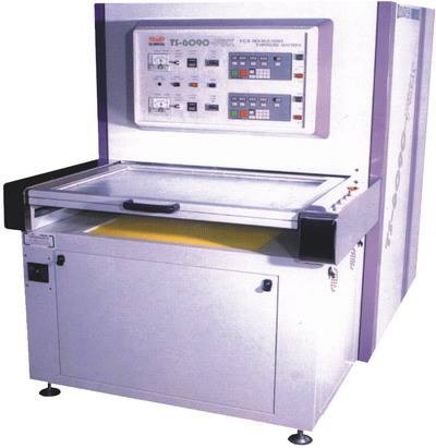 型 號： CY-6090  產品名稱： 半自動雙面曝光機  特 性：600╳900mm大尺寸置板及曝光面積。  4KW採用掃瞄式光源90％以上光均勻度適合乾膜曝光。  8KW與10KW高功率光源適用濕膜曝光。  分離式空調系統減低噪因與體積大小。  曝光數據記憶適應不同工作條件。  上下燈源獨立光源積量器確保曝光濃度一致。  故障偵澈系統確保安全操作。 