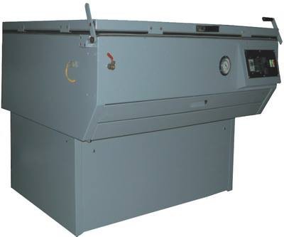 型 號： CY-VPF32H（中古機)  產品名稱： 水平式晒版機  簡 介： 上燈源設計輔以安全遮光布簾，方便使用者晒版時檢視原稿及抽真空情況，並避免曝光燈源直接照射人體。特殊的吸氣與吹氣並行設計，快速由中央向四周抽離空氣。  特 性： 立即點亮型紫外光源。   輕巧便利的遮光布簾。  二層寬闊的抽屜，方便存放原稿或版材。